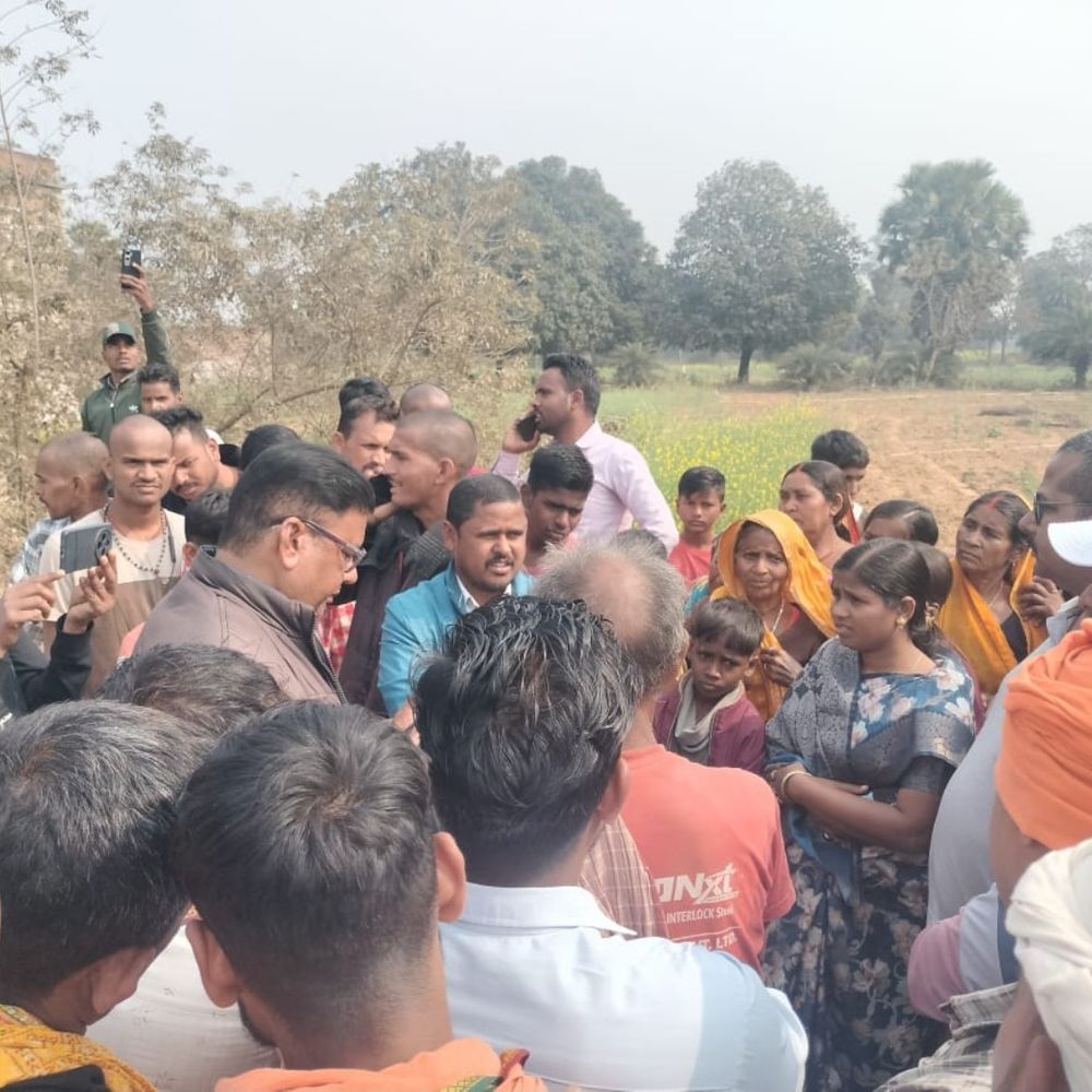 कोडरमा में पेयजल योजना निरीक्षण पर ग्रामीणों का विरोध:  सीओ को लौटना पड़ा, ग्रामीणों को मांग सौंपने के लिए दो दिन की मोहलत मिली – koderma News