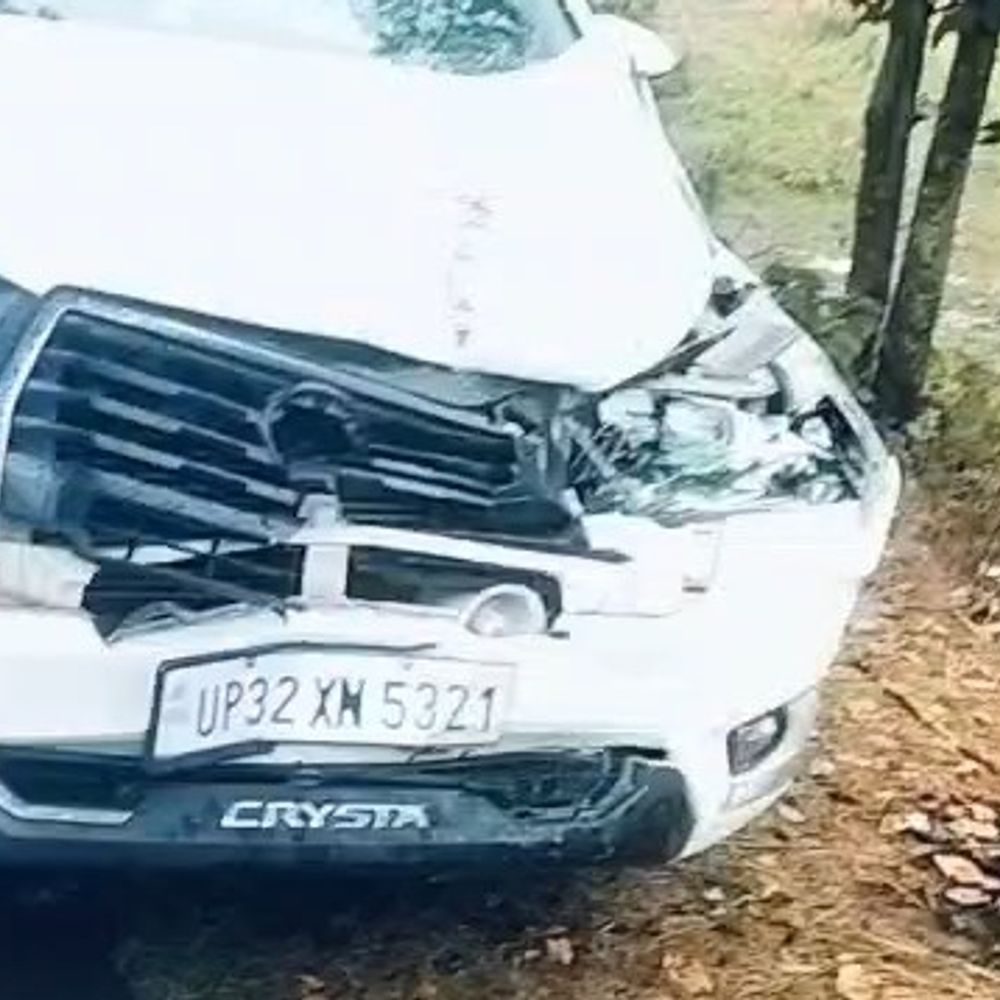 सीतापुर में डीएम के काफिले की गाड़ियां आपस में टकराईं:  डीएम राजा गणपति आर सुरक्षित, गनर प्रदीप घायल, डीएम के वाहन सहित दो वाहन क्षतिग्रस्त – Sitapur News