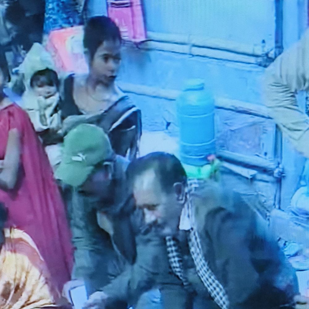 कटिहार में 50 हजार की पॉकेटमारी:कपड़ा खरीदारी के दौरान महिला सीसीटीवी में कैद