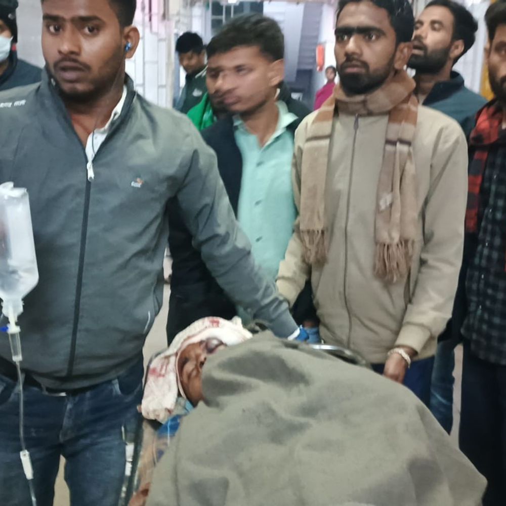 भागलपुर में गाड़ी की टक्कर से चाचा-भतीजा जख्मी:बाजार से लौट रहे थे दोनों बाइक सवार, आरोपी ड्राइवर गाड़ी लेकर भागा