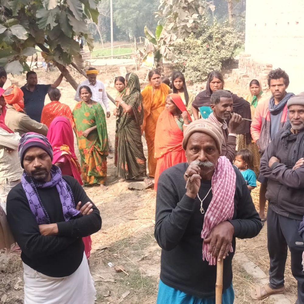नवादा के हिसुआ में दो घरों में चोरी:आधी रात वारदात, नकद और सोना-चांदी ले गए, शादी के सामान भी गायब