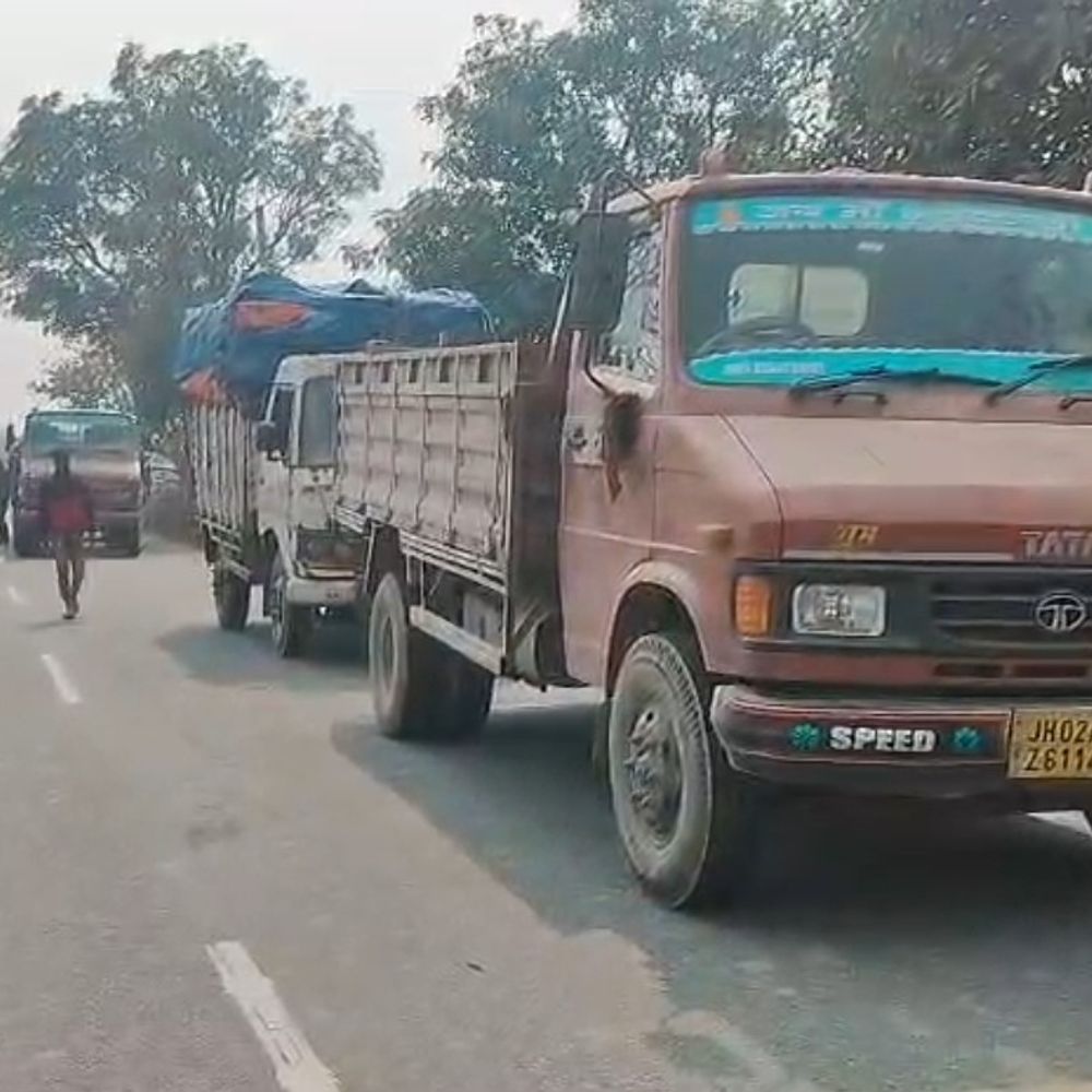 चतरा में हाथियों के हमले से दो लोगों की मौत:  वन विभाग की लापरवाही पर ग्रामीणों का प्रदर्शन, मुख्य मार्ग किया जाम – Chatra News