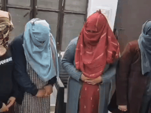 किराए के मकान में लेडी सरगना का सेक्स रैकेट:  प्रयागराज में 4 महीने से सक्रिय गिरोह का भंडाफोड़, 4 महिलाएं समेत 8 गिरफ्तार – Prayagraj (Allahabad) News