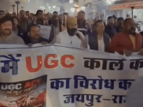 यूजीसी कानून के खिलाफ जयपुर में निकाला मशाल जुलूस:  सवर्ण समाज ने विरोध जताते हुए “यूजीसी रोल बैक” के लगाए नारे – Jaipur News