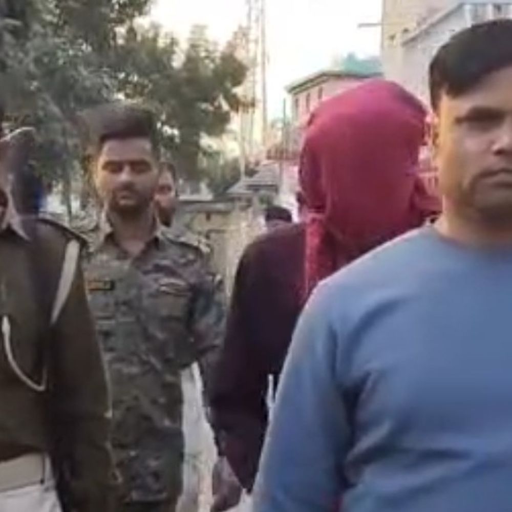 हथियारों की सूचना पर गौतम नगर में पुलिस की छापेमारी:सहरसा में कमरे, अलमारी, छत और आंगन सहित सभी ठिकानों की बारीकी से जांच