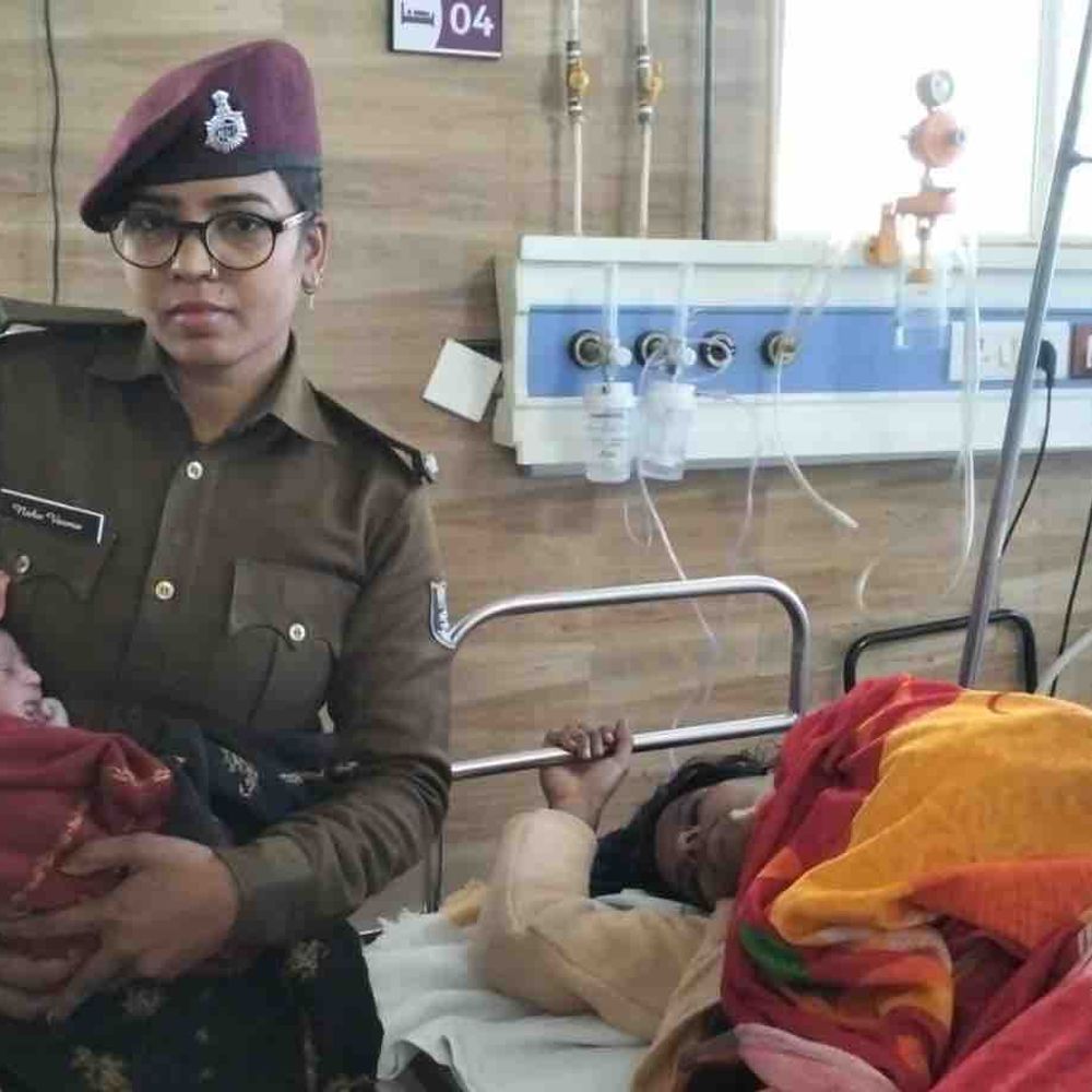 मोतिहारी स्टेशन पर गर्भवती महिला को प्रसव पीड़ा:GRP की तत्परता से अस्पताल में स्वस्थ बच्चे का जन्म