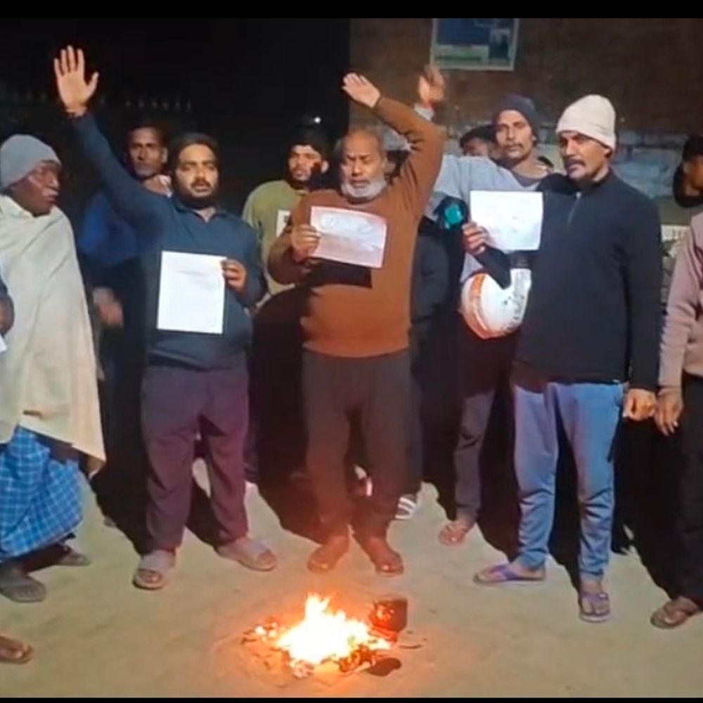 मऊ में UGC कानून के विरोध में BJP में बगावत:20 पदाधिकारियों ने सामूहिक इस्तीफा दिया, पार्टी झंडा फूंका