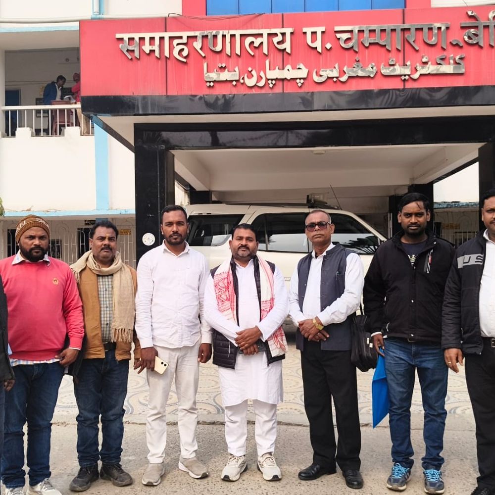 खरवार जाति प्रमाण पत्र पर बेतिया में सहमति:युवा खरवार महासभा अध्यक्ष ने अधिकारियों से की वार्ता