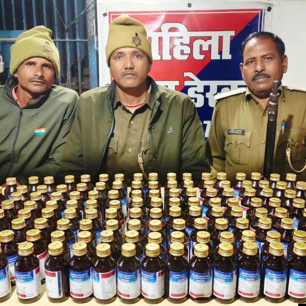 मधुबनी में 146 बोतल कोरेक्स जब्त:XUV 500 से नशीली दवाएं बरामद, दो तस्कर गिरफ्तार, नेपाल ले जाने की थी तैयारी
