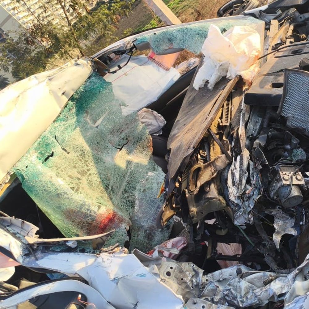 दिल्ली एयरपोर्ट से आ रहे तीन लोगों की माौत:  तेज रफ्तार फॉर्च्यूनर ट्राले से टकराई, दो बच्चे बाल-बाल बचे, पुलिस जांच में जुटी – Mohali News