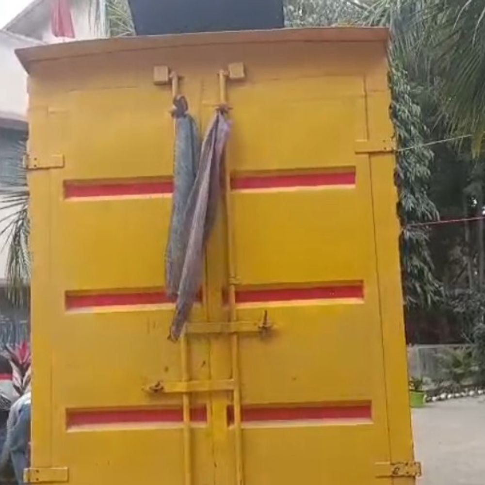 पार्सल वैन से 350 लीटर शराब जब्त:जहानाबाद में गया की ओर से आ रही थी खेप, चालक गिरफ्तार