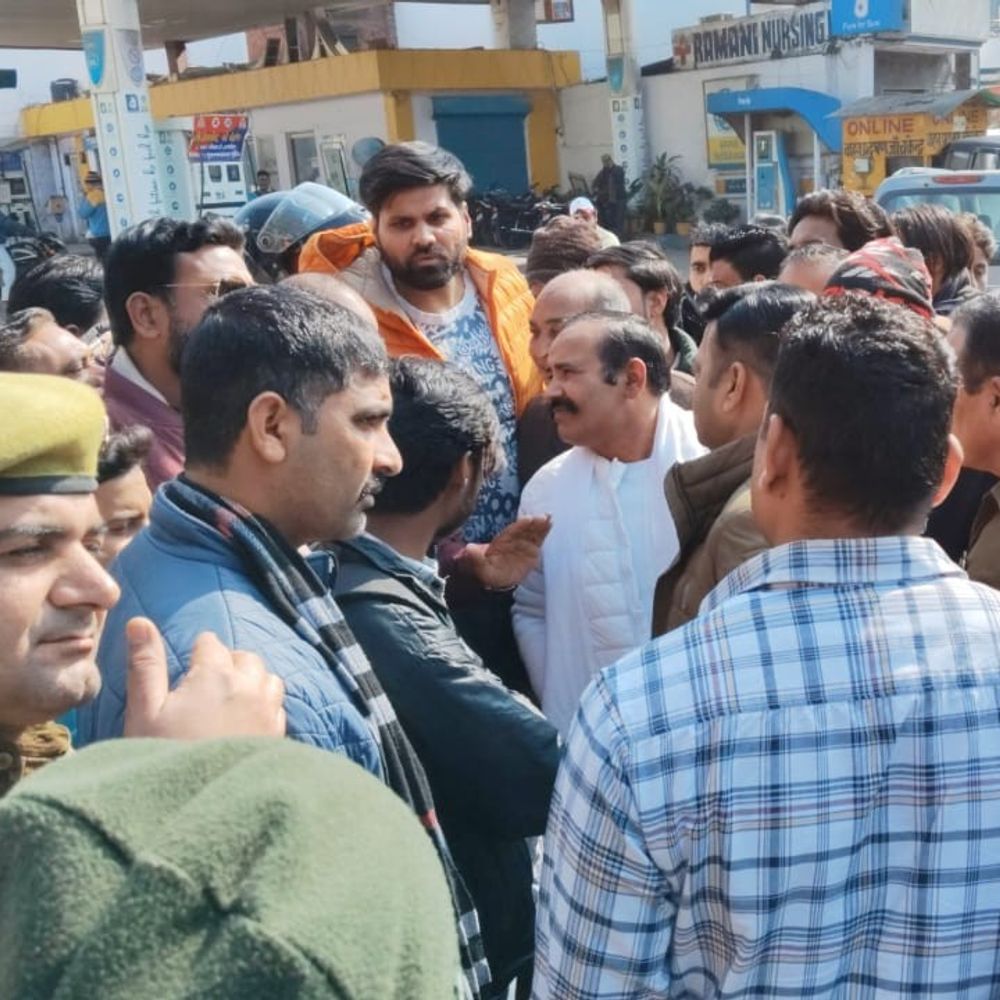 मुजफ्फरनगर में हेलमेट चेकिंग पर पुलिसकर्मी-सभासद में विवाद:  सिपाही के निलंबन की मांग की, राज्यमंत्री तक पहुंचा मामला – Muzaffarnagar News