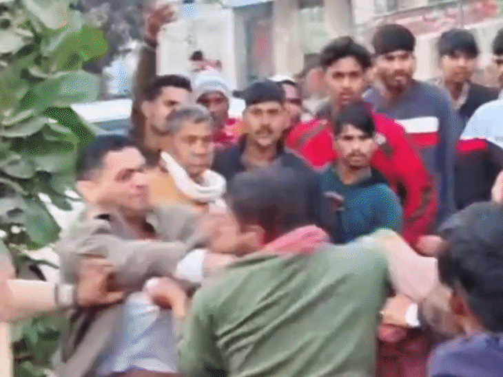 फौजी और पिता को टेंपो चालक ने पीटा, VIDEO:हसनपुर में रहरा थाने के पास हुई मारपीट, आरोपी गिरफ्तार