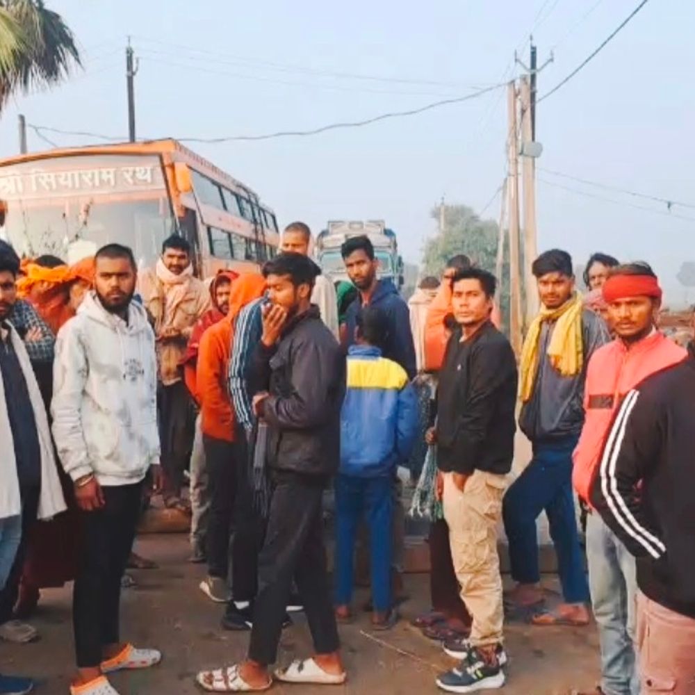 शेखपुरा के दो गांवों में मवेशी चोरी:विरोध में ग्रामीणों ने किया सड़क जाम, एक साल में 12 मवेशियों की हो चुकी चोरी