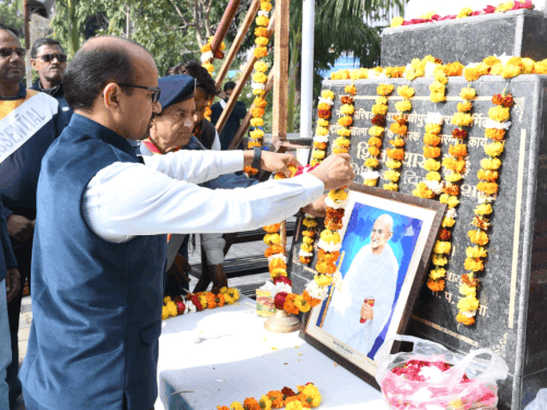 महात्मा गांधी की पुण्यतिथि पर गूंजा ईश्वर अल्लाह तेरो नाम:  सर्वधर्म सभा में कलेक्टर बोले, गांधी दर्शन को जीवन में उतारे – Sawai Madhopur News