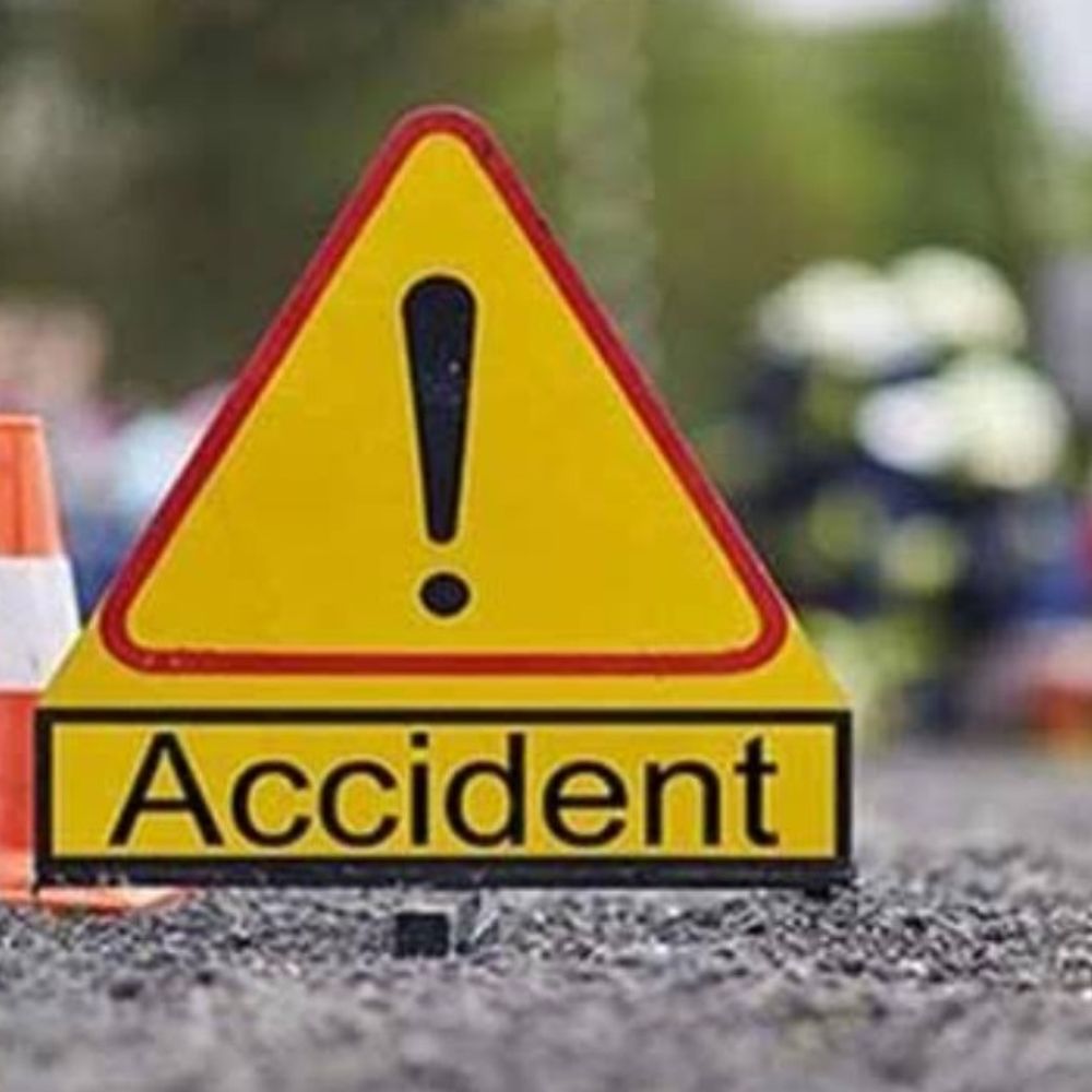 शिमला में सड़क से गिरी कार, दंपति घायल:  तेज रफ्तार व लापरवाही के कारण हादसा, ग्रामीणों ने दी पुलिस को सूचना – Rampur (Shimla) News