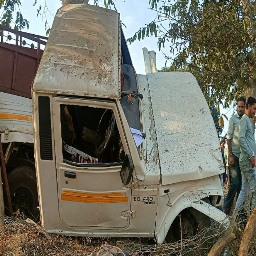 जांजगीर-चांपा: तेज रफ्तार पिकअप ने साइकिल सवार को कुचला:  14 साल के नाबालिग की मौके पर मौत, पिकअप पलटी, दो घायल – janjgir champa News