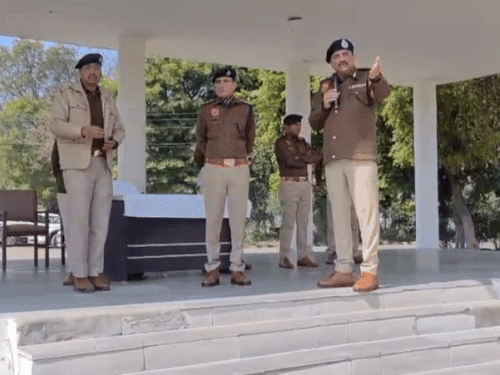 झज्जर में जूती पहनने पर पुलिस कर्मचारी सस्पेंड:  ड्रेसिंग को लेकर ADGP दून ने जताई नाराजगी; एसीपी को लगाई फटकार – Jhajjar News