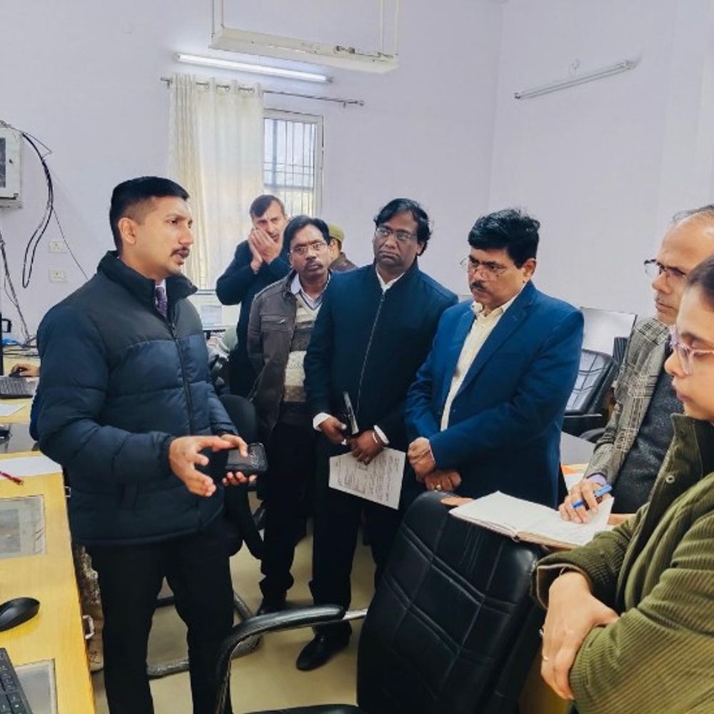 वोटर्स में नाम जुड़वाने का आज आखिरी मौका:लखनऊ के 4132 बूथों पर BLO रहेंगे मौजूद; सुबह 10 से शाम 4 बजे तक विशेष शिविर