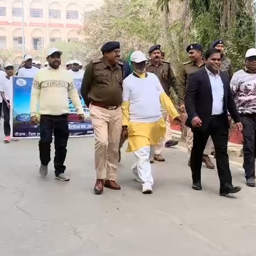 कैमूर में सड़क सुरक्षा माह का समापन:  भभुआ में मैराथन और पैदल मार्च, हेलमेट-सीट बेल्ट पर दिया गया जोर, हादसे घटाने का संदेश – Kaimur News