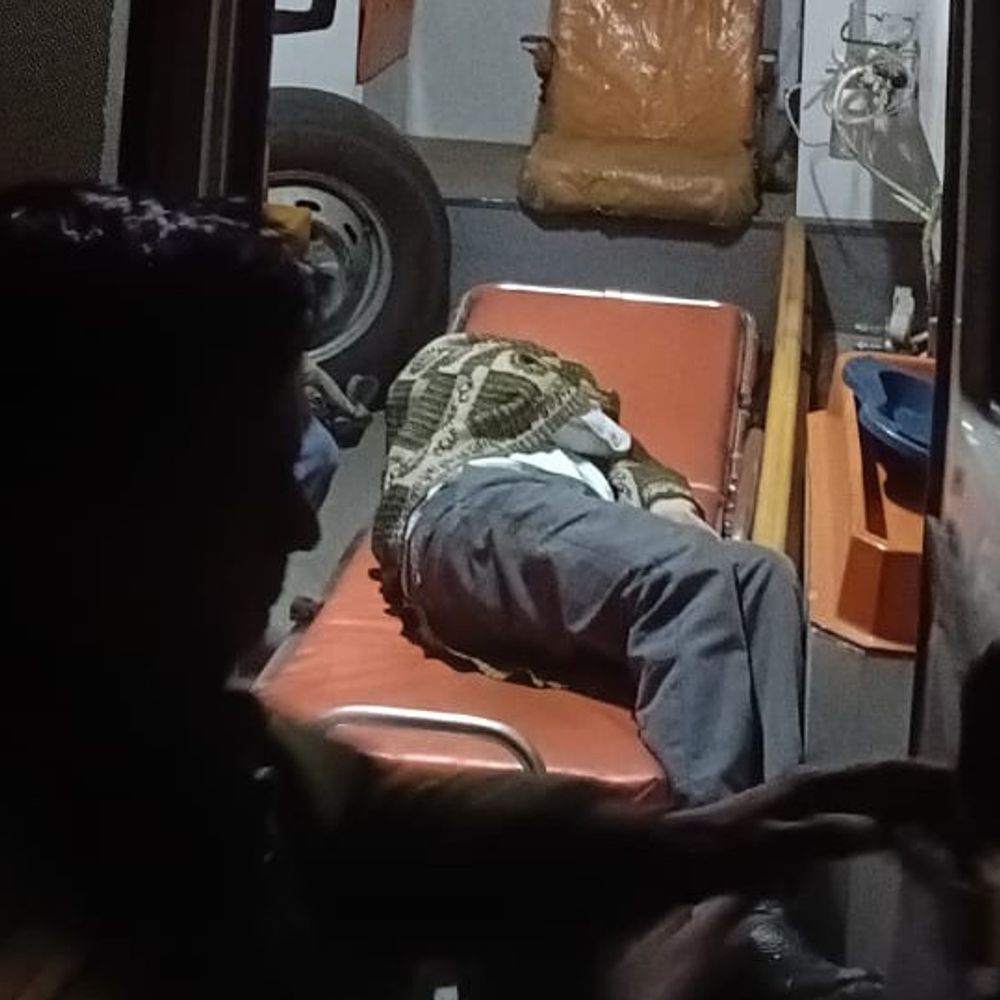 सिवनी में बाइक फिसलने से युवक घायल:फिसलन और तेज रफ्तार से हादसे बढ़े; पुलिस ने सावधानीपूर्वक वाहन चलाने की अपील