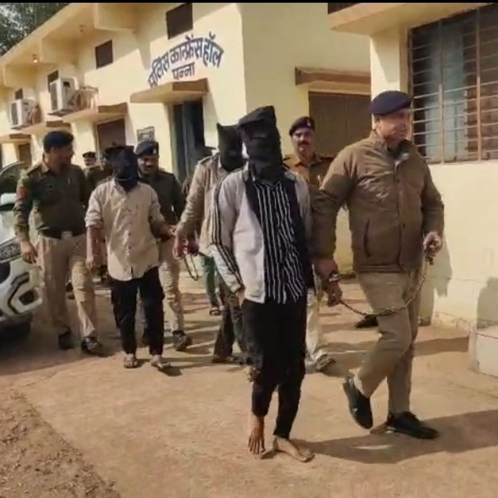 पन्ना में अंतरराज्यीय चोर गिरोह पकड़ाया:मंदिरों और सूने घरों को बनाते थे निशाना; 19 वारदातों का खुलासा, 30 लाख का माल जब्त