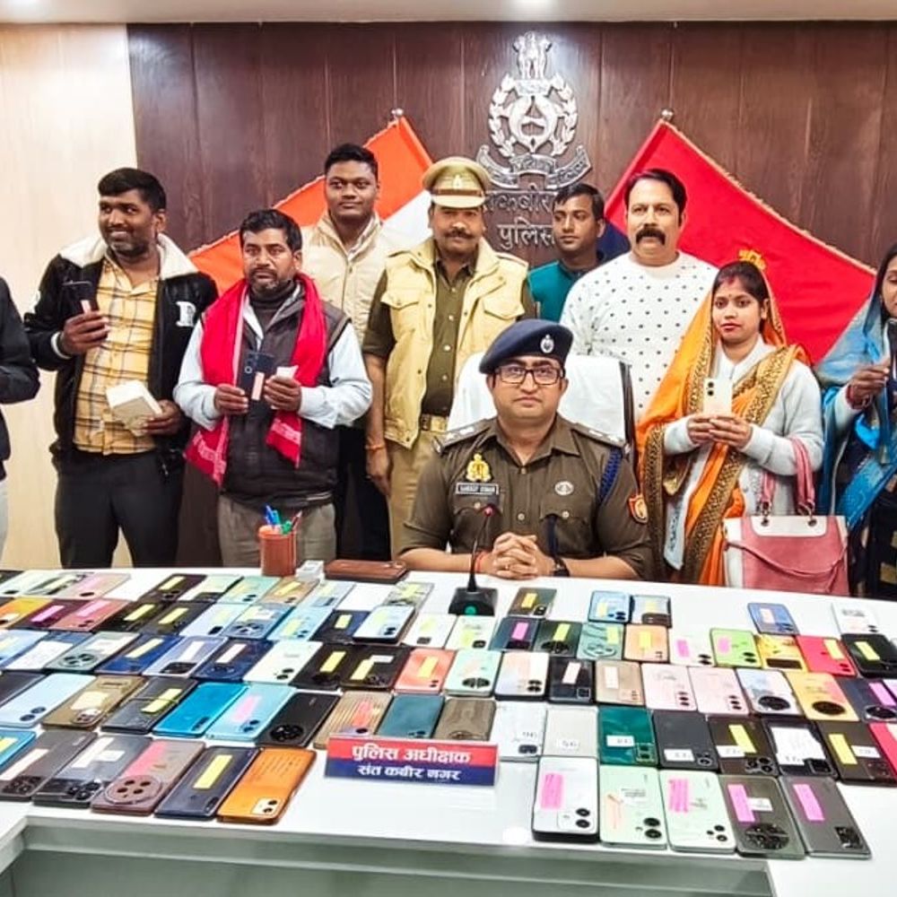 सऊदी अरब से ट्रेस हुआ गुमशुदा मोबाइल:संतकबीरनगर पुलिस ने 121 फोन बरामद किए, कीमत 25 लाख रुपए से अधिक