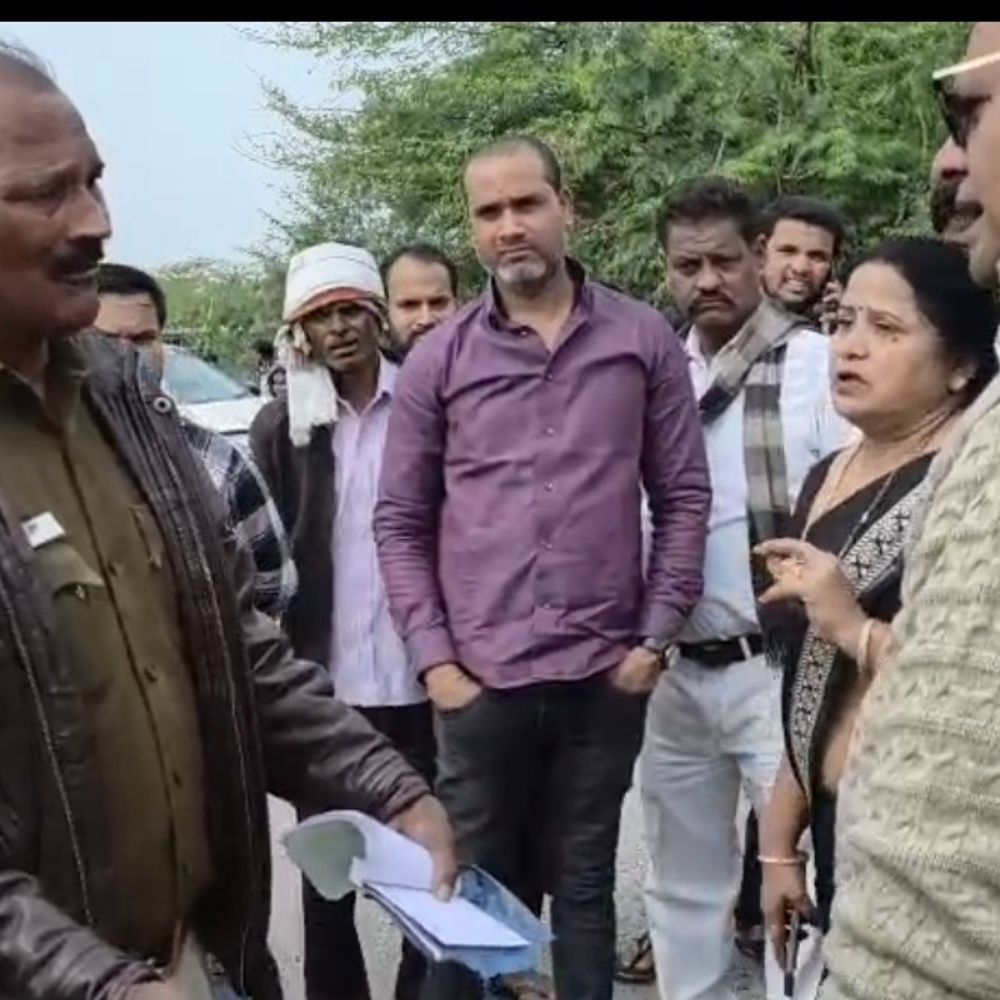 दतिया में हाईवे चेकिंग पर पुलिस-महिलाओं में बहस:  वसूली के आरोप लगे, पुलिस ने नकारा – datia News