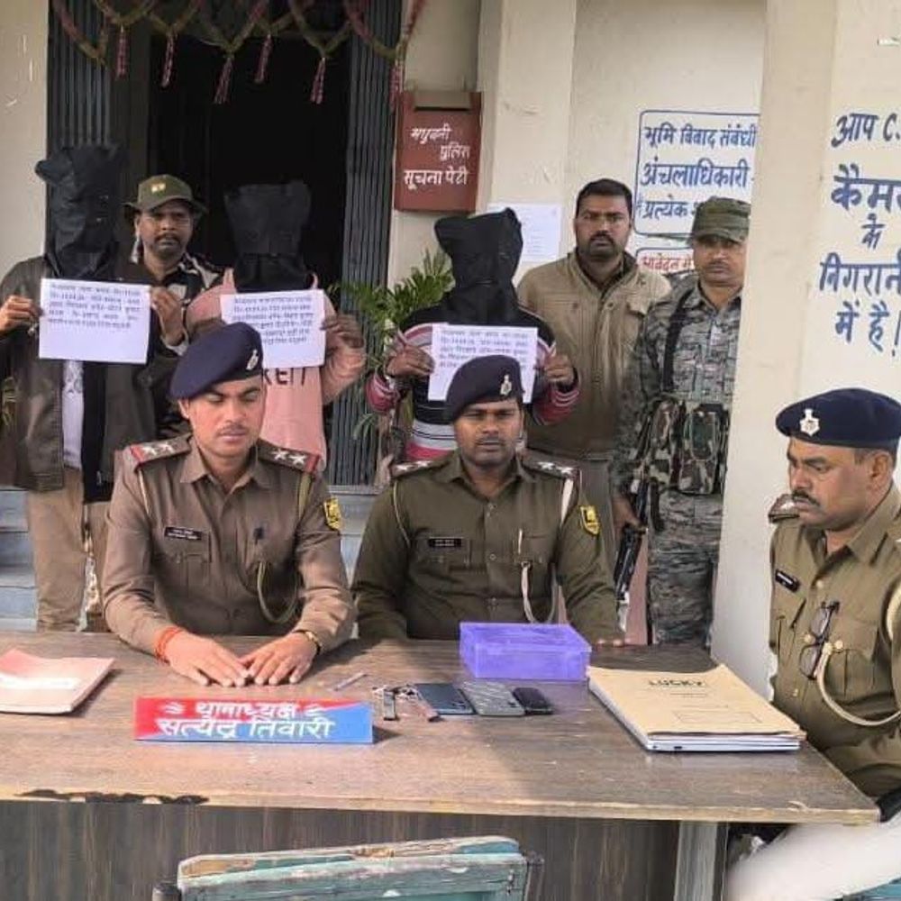 मधुबनी लूटकांड का खुलासा:12 दिन में तीन आरोपी गिरफ्तार, पूर्व मोस्ट वांटेड भी धराया, लूटी बाइक-मोबाइल बरामद