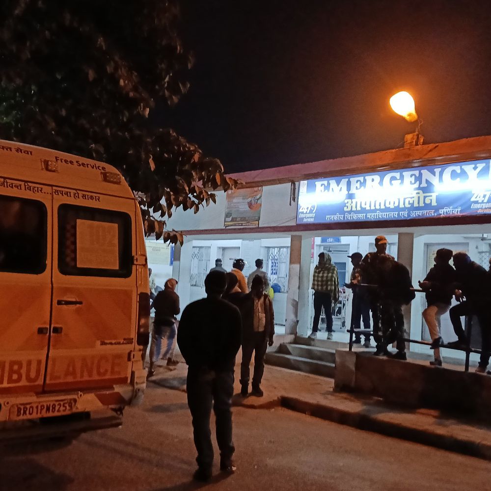 पूर्णिया में ओवरब्रिज के नीचे मिली लाश:मृतक की पहचान नहीं हो सकी है, शरीर पर चोट के निशान; 72 घंटे तक बॉडी सुरक्षित रखी जाएगी