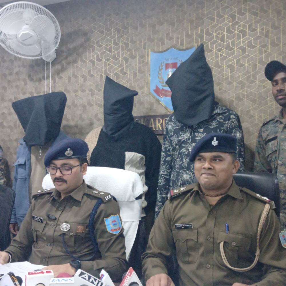 बोकारो में दो संगठित आपराधिक गिरोहों का भंडाफोड़:  चोरी और रंगदारी से जुड़े 7 अपराधी गिरफ्तार, जेवरात और नकदी बरामद – Bokaro News