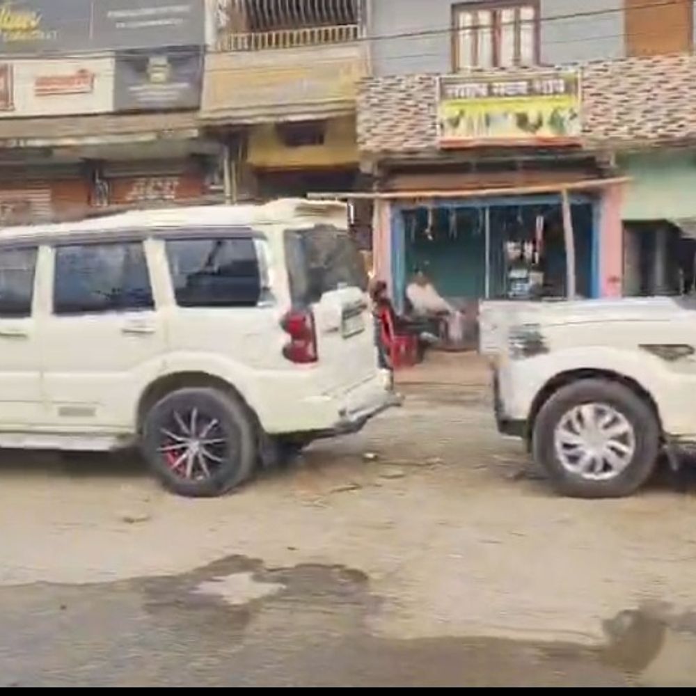 किशनगंज में अहमद कंपनी के प्रतिष्ठानों पर DGGI की छापेमारी:फेक बिलिंग का शक, 45 से ज्यादा अधिकारी मौजूद