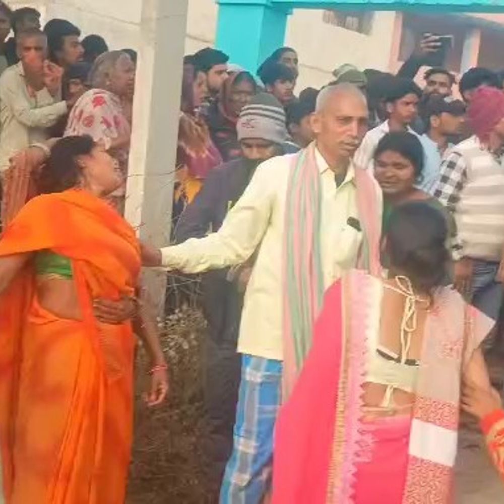 कैमूर में चचेरे भाई ने फरसे से मारकर की हत्या:पत्नी पर की थी आपत्तिजनक टिप्पणी, दो आरोपी गिरफ्तार, शव नदी किनारे मिला