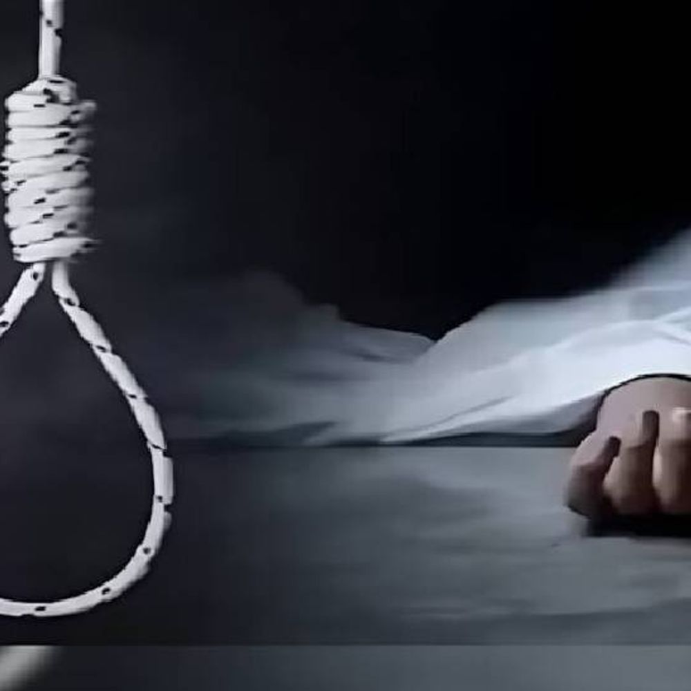 ग्वालियर में 17 साल के छात्र ने लगाई फांसी:  देर रात तक मोबाइल चला रहा था, अगले दिन दोपहर तक नहीं निकला तो परिजनों ने किया चेक – Gwalior News