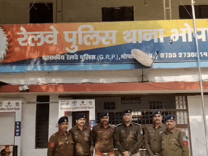 भोपाल जीआरपी की बड़ी कार्रवाई:  ट्रेन में चोरी करने वाला फॉरेन रिटर्न बीटेक पास चोर गिरफ्तार, 7 लाख के सोने के आभूषण बरामद – Bhopal News