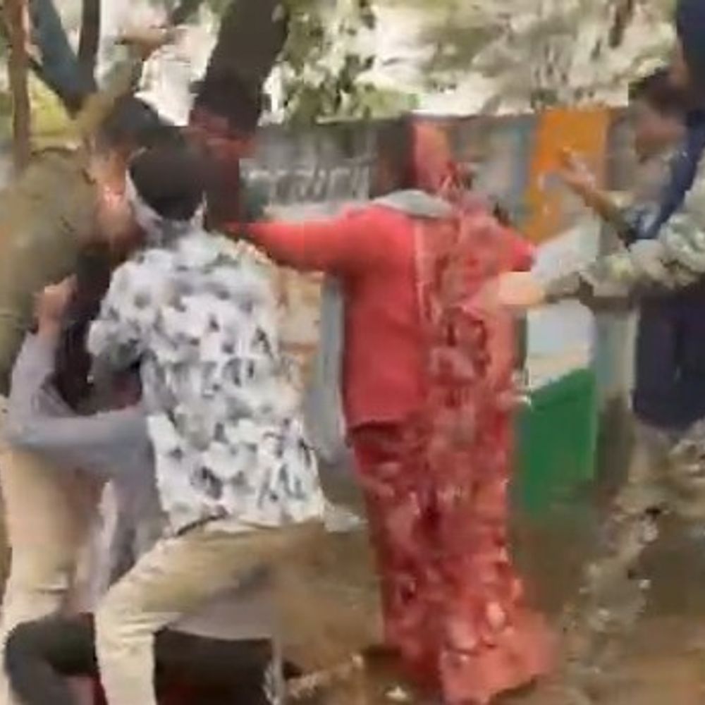भीड़ ने आरक्षक की वर्दी फाड़ी, सिर फोड़ा:  शिवपुरी में तीन महिलाओं समेत छह पर FIR; ‘काम तमाम कर देंगे…’ कहकर पीटा था – Shivpuri News