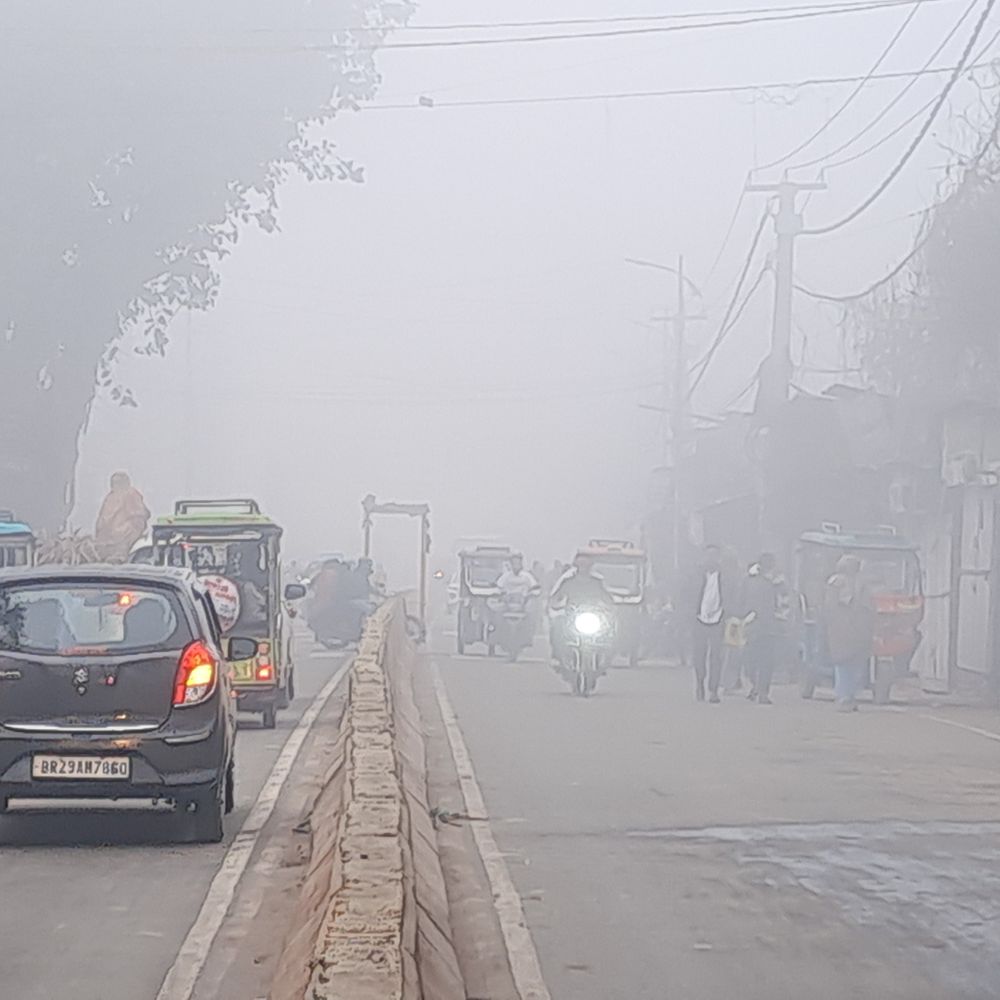 गोपालगंज में घना कोहरा, न्यूनतम तापमान 11 डिग्री दर्ज:पछुआ हवाओं से बढ़ी कनकनी, विजिबिलिटी 50 मीटर से भी कम