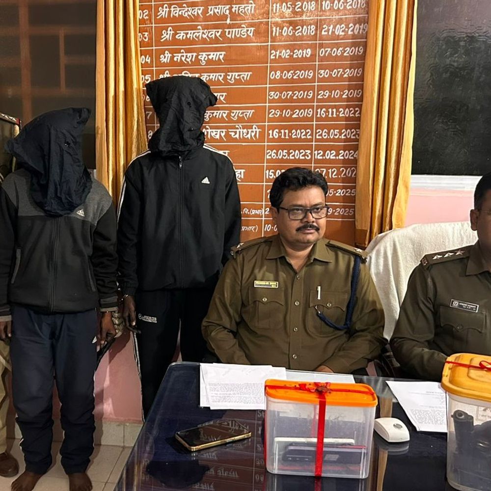 तुबेद कोल माइंस फायरिंग का खुलासा:  राहुल दुबे गैंग के दो अपराधी गिरफ्तार, तीन देशी पिस्तौल, 16 कारतूस और बाइक बरामद – latehar News