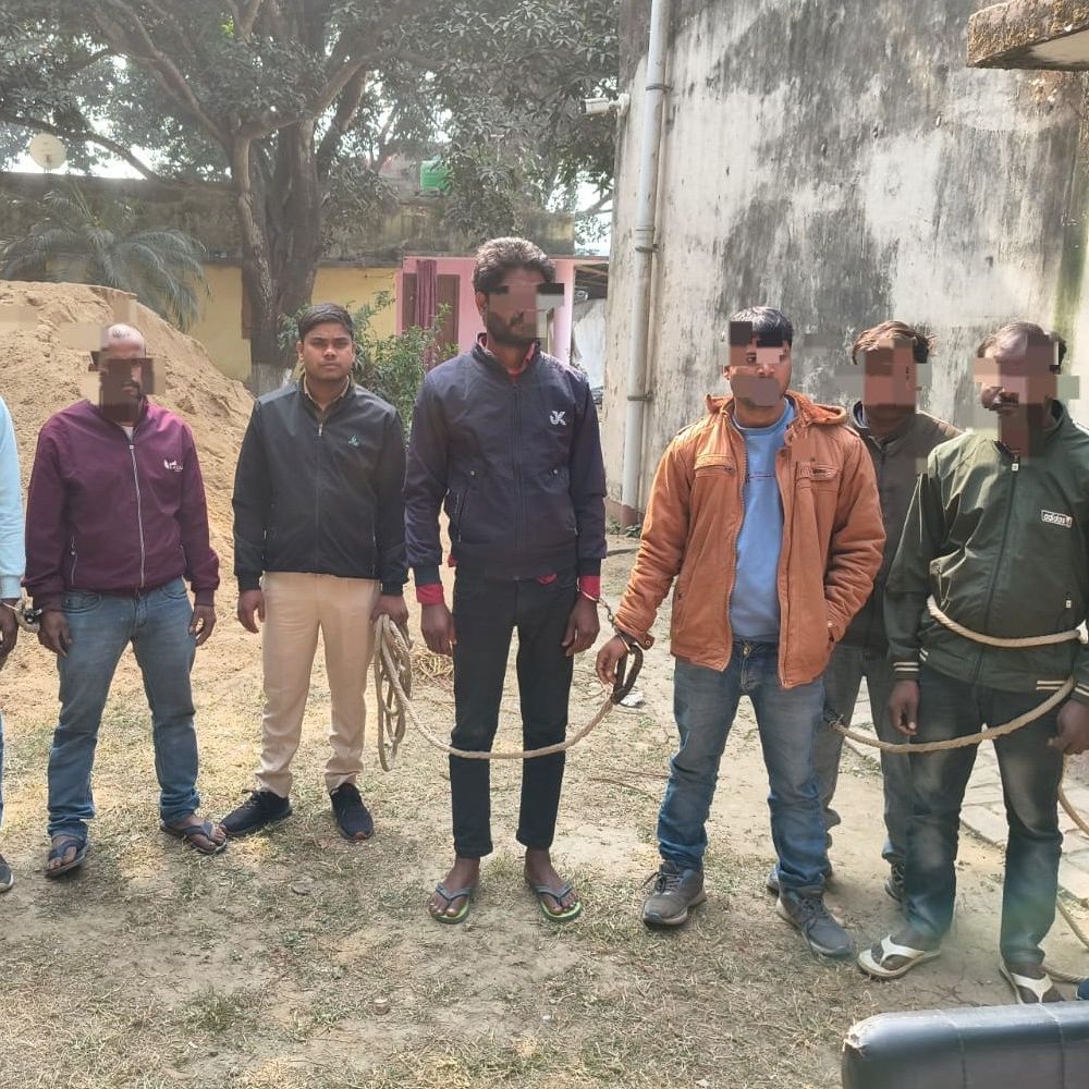 पूर्णिया में बाइक चोर गिरोह का पर्दाफाश:चोरी की आठ बाइक के साथ 6 अपराधी गिरफ्तार, मास्टर-की से तोड़ते थे लॉक