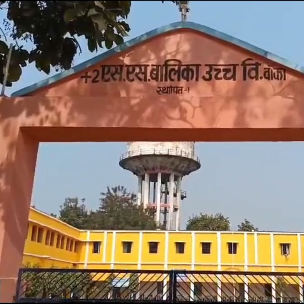 बांका इंटर परीक्षा में 22 हजार परीक्षार्थी दे रहे एग्जाम:33 केंद्रों पर पुलिस तैनात, मोबाइल से लेकर स्मार्ट वॉच तक प्रतिबंधित