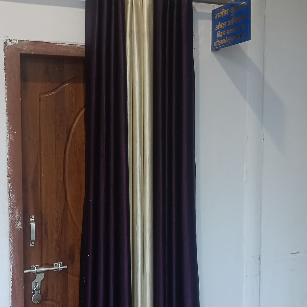 कौआकोल सीओ-राजस्व अधिकारी हड़ताल पर:अंचल कार्यालय बंद, DCLR पदनाम बदलने से नाराज