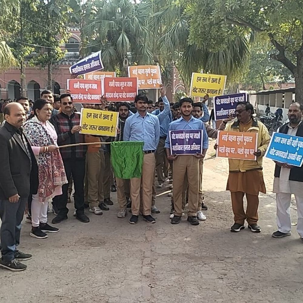छात्रों ने निकाली मतदाता जागरूकता रैली:  हरदोई में लोगों को वोट बनवाने और मतदान के लिए किया प्रेरित – Hardoi News