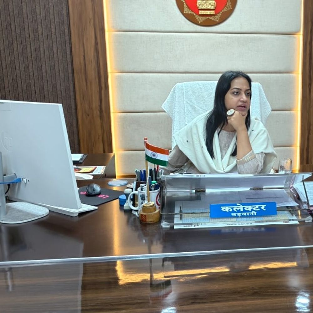 कलेक्टर का आदेश, बिना हेलमेट कलेक्ट्रेट में प्रवेश प्रतिबंधित:  कहा- अधिकारी-कर्मचारी हो या लोग, नियम सबके लिए समान – Barwani News