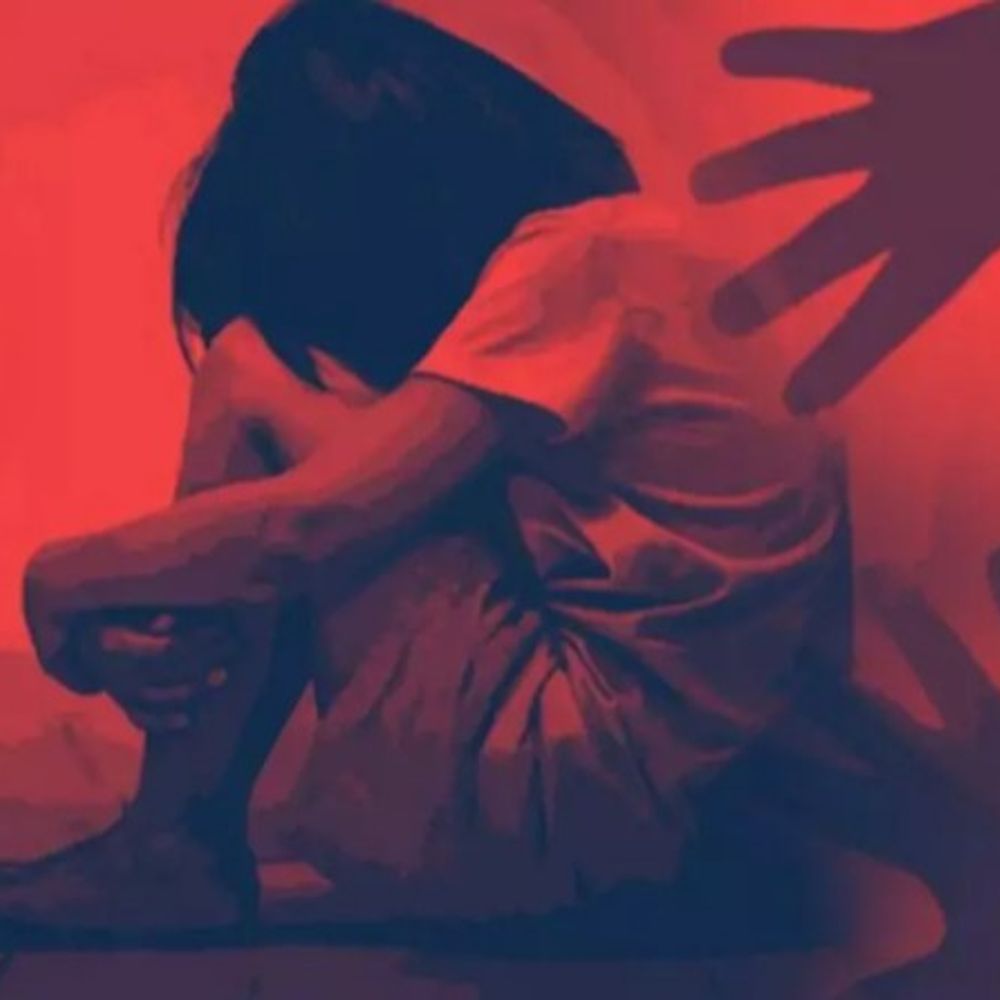 हॉस्टल में 8वीं की छात्रा से रेप…प्रेग्नेंट होने पर खुलासा:  वार्डन-गार्ड के तैनात होने के बावजूद 4 महीने तक किया दुष्कर्म, आरोपी हिरासत में – Bina News