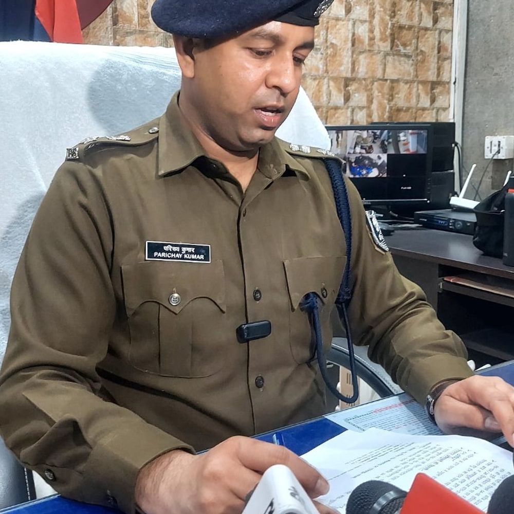 डॉक्टर दंपती के घर डकैती करने वाले 2 गिरफ्तार:4 बदमाशों की गिरफ्तारी अभी बाकी, वारदात से पहले घरों की हुई थी रेकी