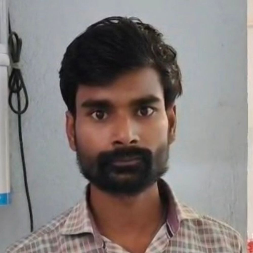 शेखपुरा में CCA-3 का फरार आरोपी गांजा पीते गिरफ्तार:कई संगीन मामलों में वांछित, विधानसभा चुनाव से पहले लगा था CCA