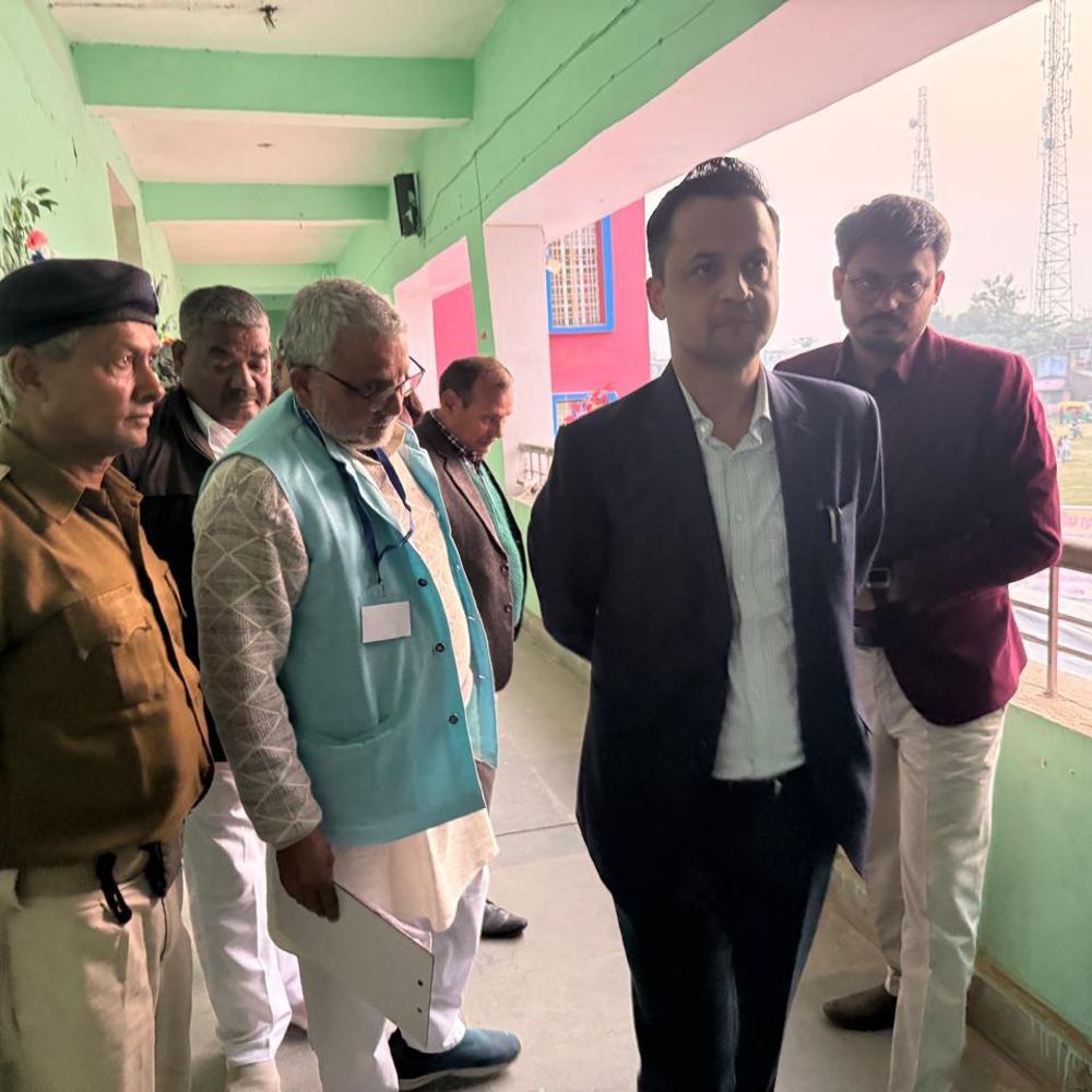 मधुबनी में इंटर परीक्षा दूसरे दिन भी शांतिपूर्ण:डीएम आनंद शर्मा ने कई केंद्रों का लिया जायजा