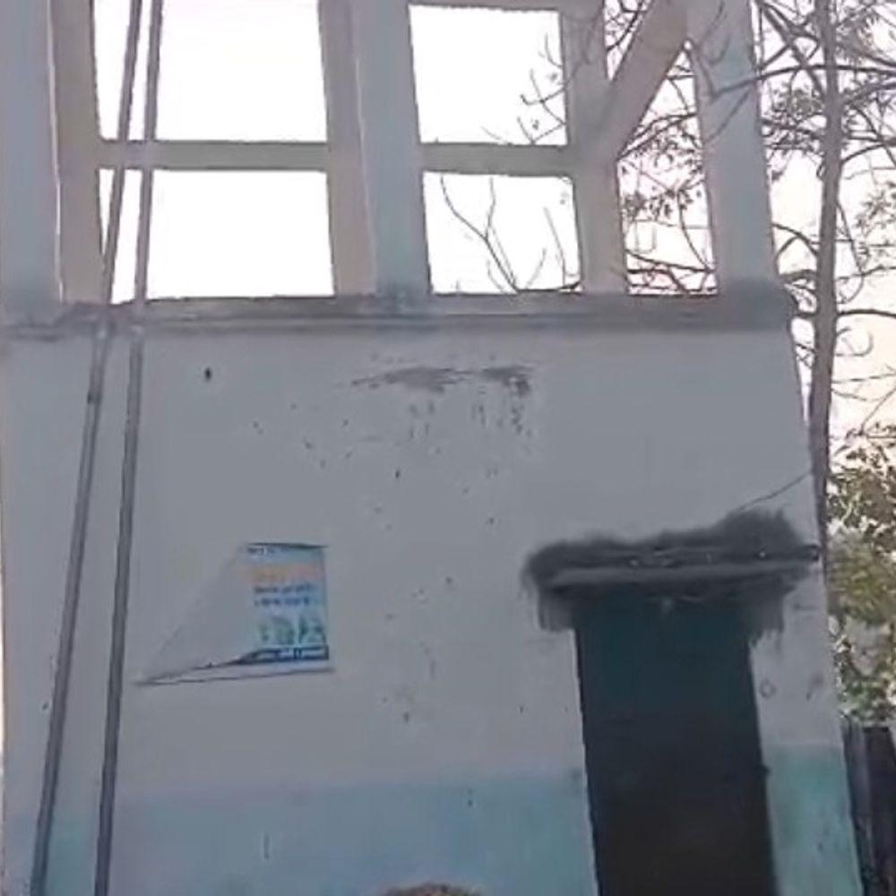 गरारी पंचायत के देवरा तकिया में नल-जल योजना ठप:जलजमाव से ग्रामीण परेशान, बीडीओ ने जल्द सुधार का आश्वासन दिया