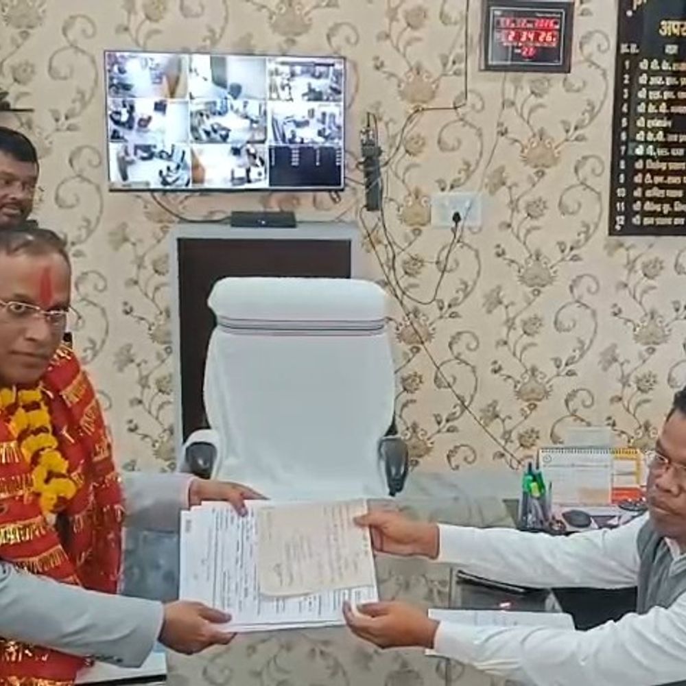 गिरिडीह महापौर चुनाव: डॉ शैलेन्द्र चौधरी ने किया नामांकन:  प्रत्याशी ने विकास और स्वच्छ शहर का संकल्प लिया, समर्थकों के साथ दिखाया दम – Giridih News