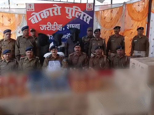433 कार्टून अवैध शराब, 8 लाख नकद बरामद:  बोकारो के बालीडीह में तीन तस्कर गिरफ्तार, गुप्त सूचना पर पुलिस की त्वरित कार्रवाई – Bokaro News